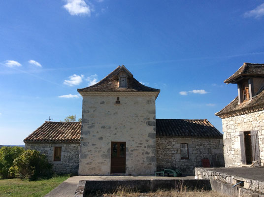 perigord tour blue skies south west france