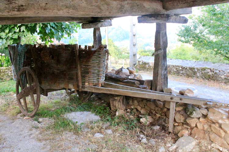 chariot,wagon,wood store