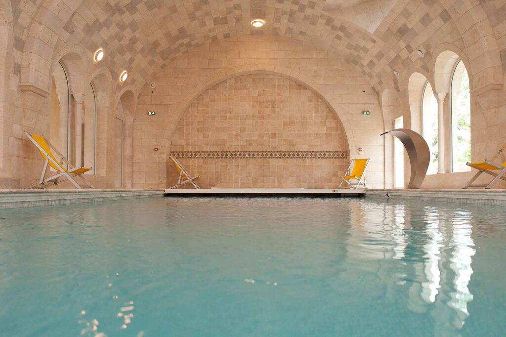 swimming pool,spa,stone walls,