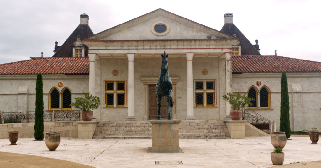 entrance facade,new catsle,quatrocentro, italianate, new build
