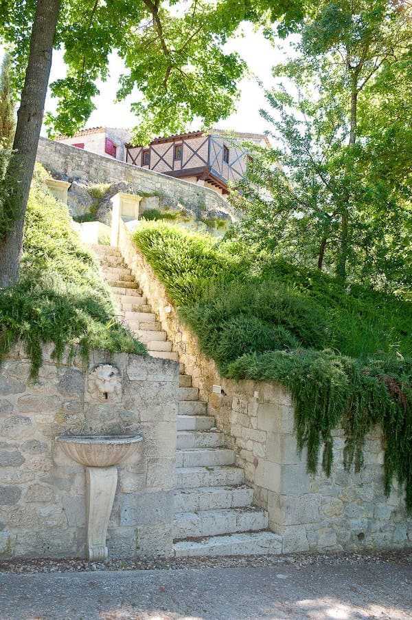 fontaine,garden,steps,frech,spa,chateau